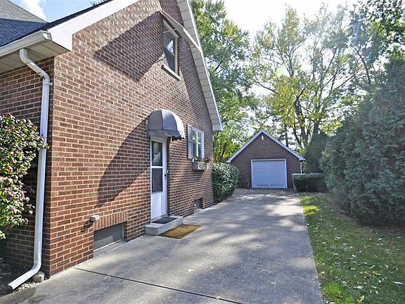 4th image of 1826 Wilson Ave