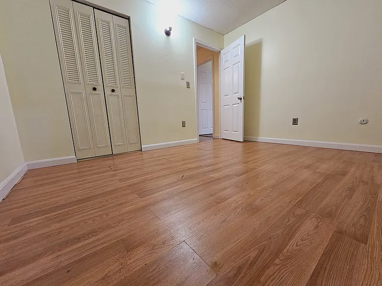 135 English Village Rd — Photo 9