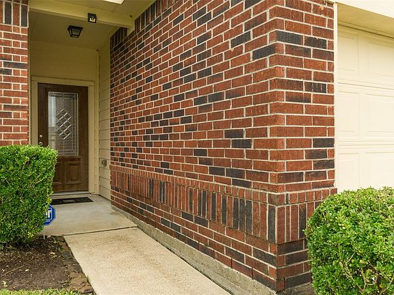 3rd image of 817 Indigo Springs Ln