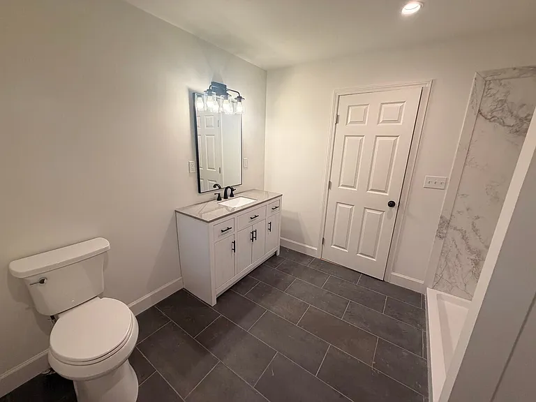 2203 Crestview St — Photo 5