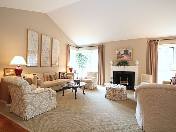 4th image of 39 Woodbury Pl