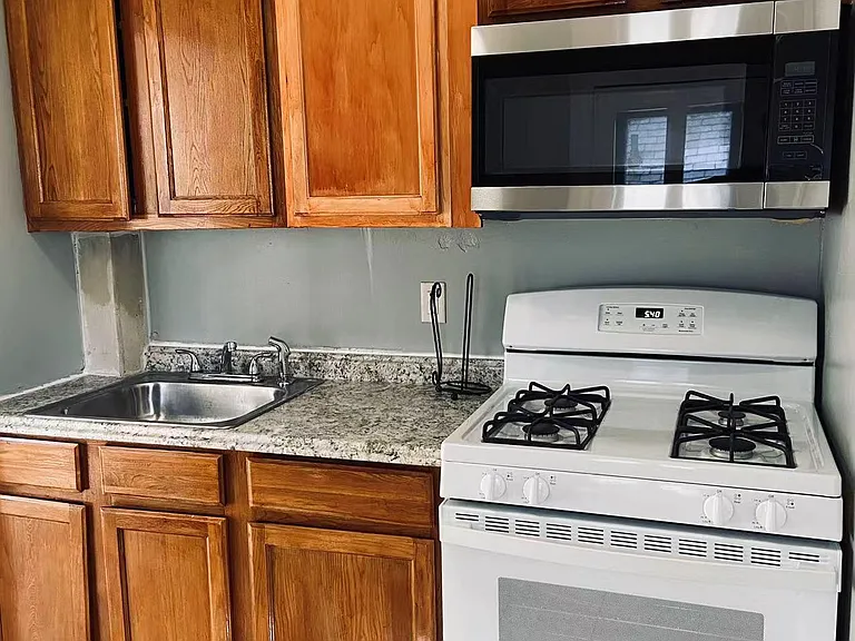 341 Pearl St #2 — Photo 5