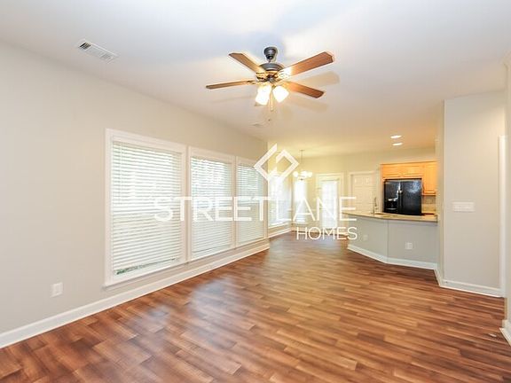 4th image of 2295 Evergreen Ln