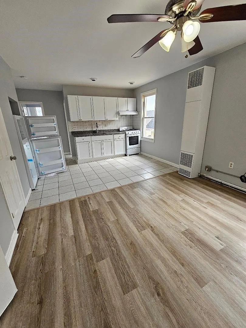 2 bed, 1000 sqft, $1,500 — Photo 1