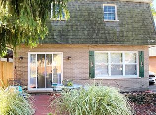 8697 Circle Dr #F, Brookfield, IL 60513