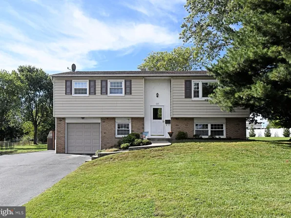 117 Meadowland Dr, Red Hill, PA 18076