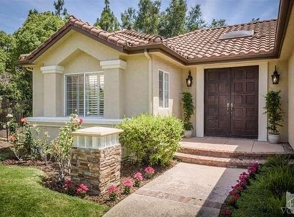 2nd image of 900 Vivian Cir