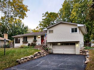 5302 Holiday Rd, Minnetonka, MN 55345