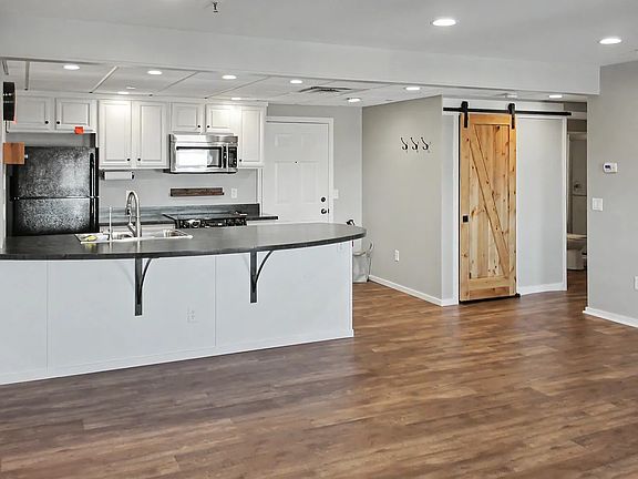 5th image of 131 Main St APT 504