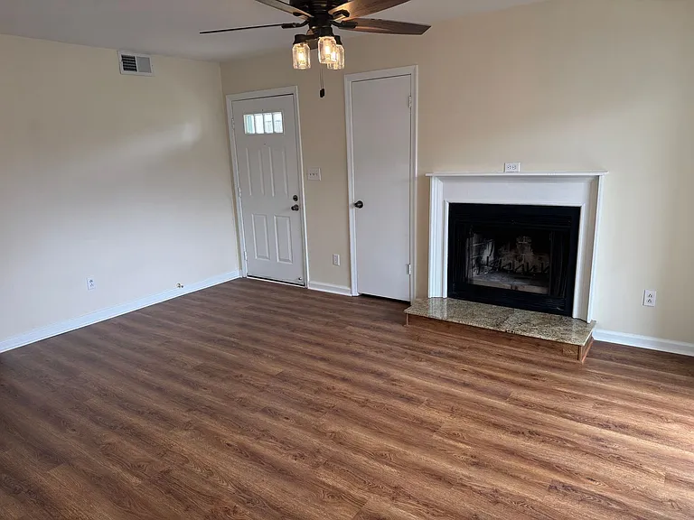 3500 Remington Ct — Photo 2