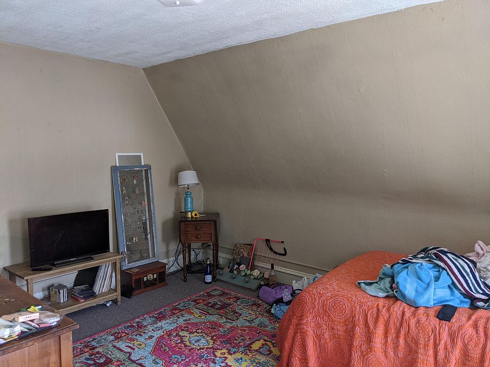 Upstairs bedroom #2