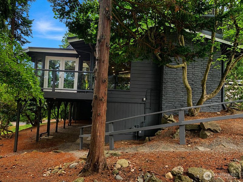 4th image of 8210 171st Avenue NE