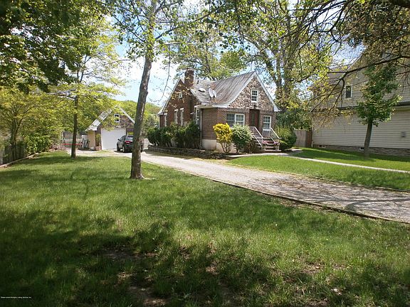 3rd image of 233 Bayview Ave