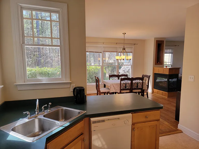 318 Charleston Ln — Photo 16
