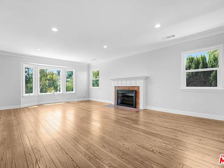 2383 Panorama Ter — Photo 18