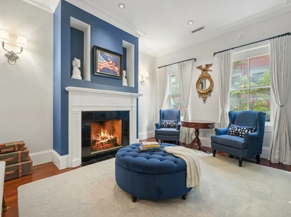 102 Myrtle St, Boston, MA 02114