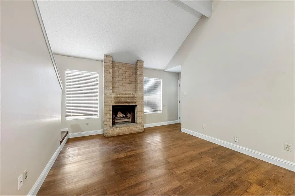 2 bed, 1057 sqft, $1,395 — Photo 4