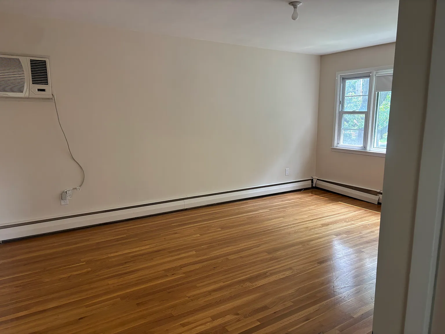 3 bed, 1200 sqft, $3,300 — Photo 4