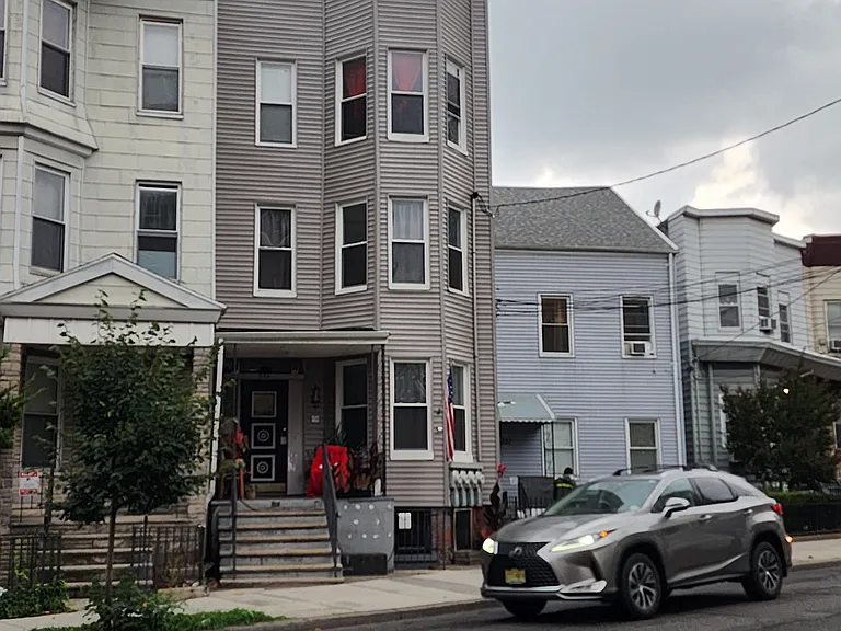 335 Summit Ave #1 — Photo 1
