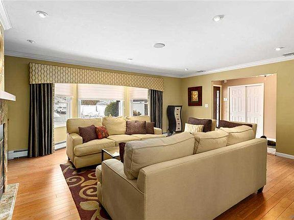5th image of 61 Joyce Ln
