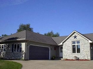 421 Brennan Dr, Walworth, WI 53184