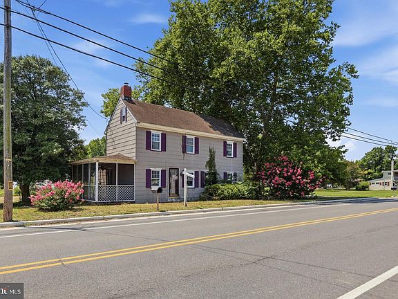2nd image of 1639 Main St