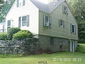 2nd image of 200 Queensbury Ave