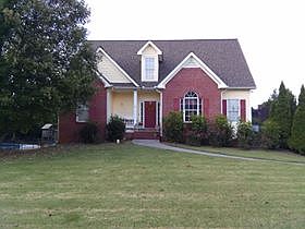 13 Derby Way NE