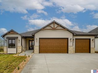 3465 Tree Line Dr, Lincoln, NE 68516