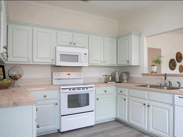 323 Christman Dr — Photo 12