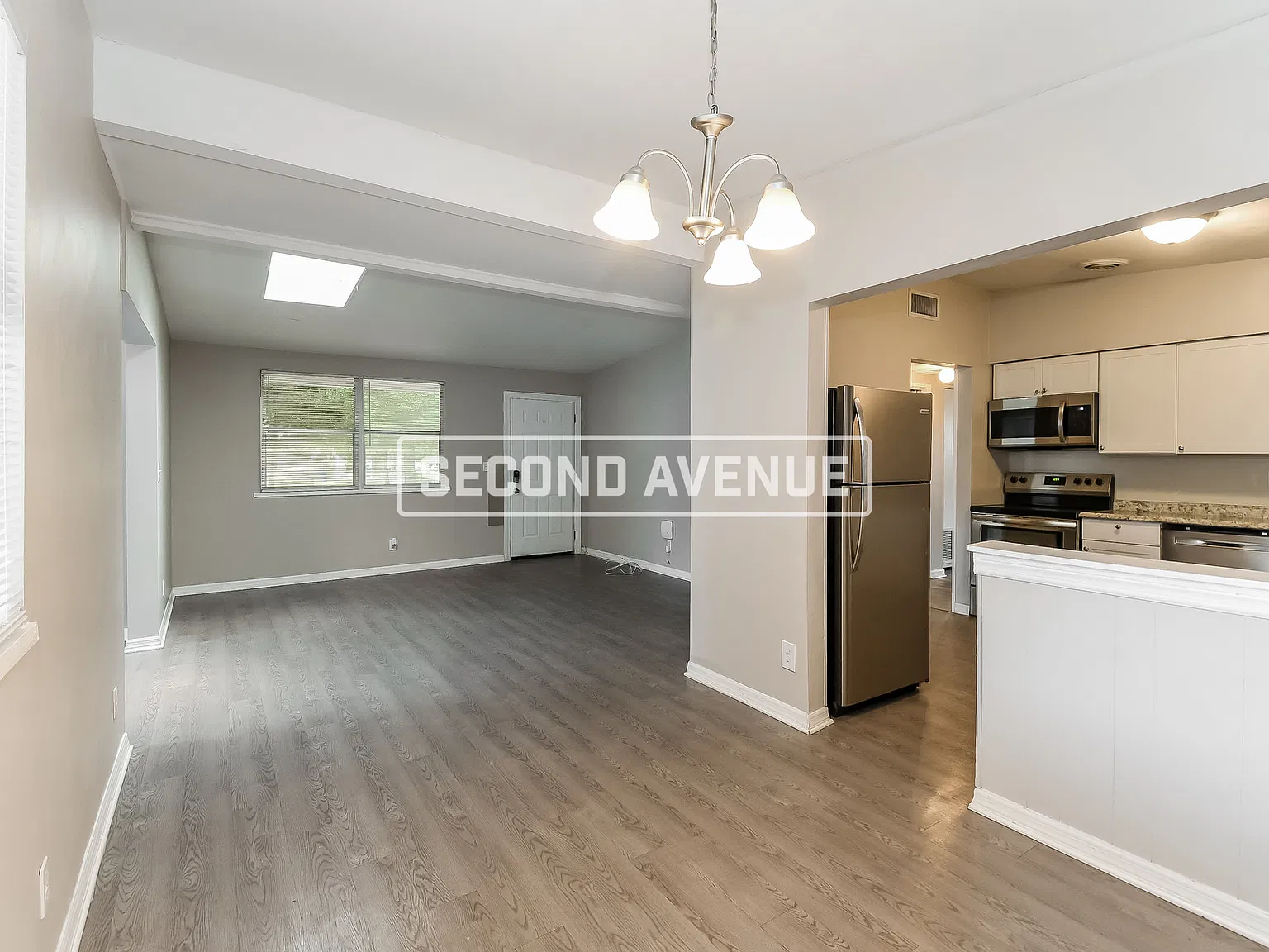 3 bed, 1.5 bath, 1194 sqft, $1,749 — Photo 2