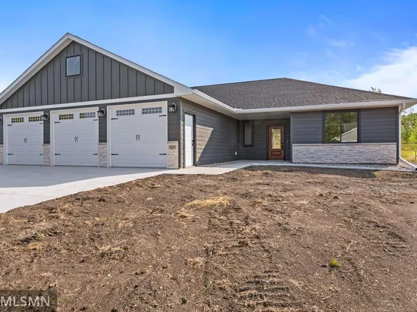 825 Willow Dr, Hutchinson, MN 55350