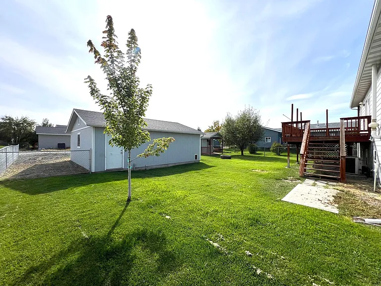 803 E Groschell St — Photo 3