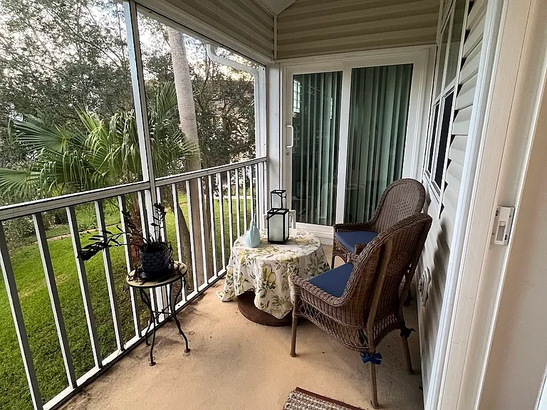 1924 Westminster Cir #6 — Photo 11