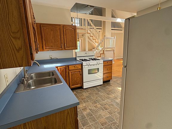 3rd image of 25 Hillside St Unit 2
