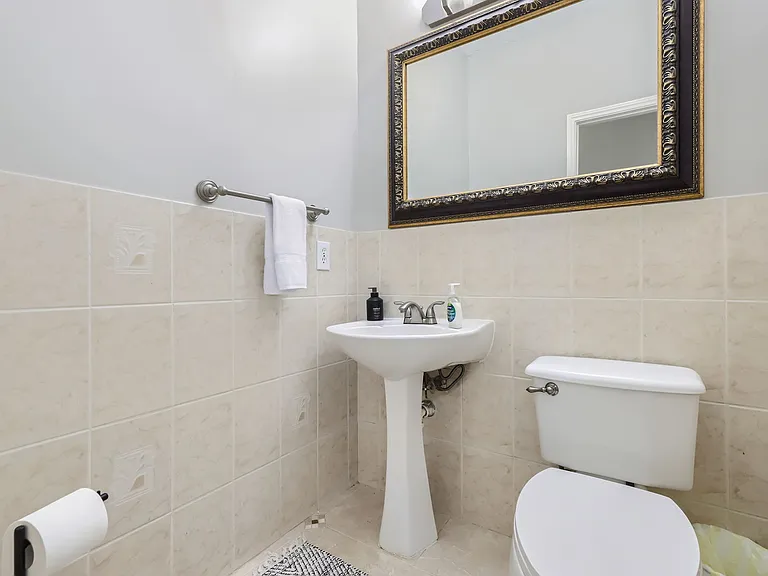 2520 Leicester Ct — Photo 17