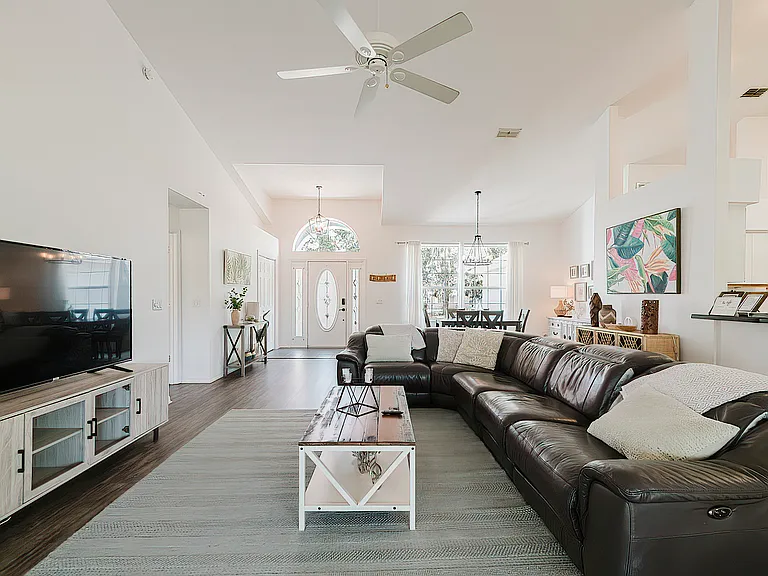 240 N Country Club Dr — Photo 5