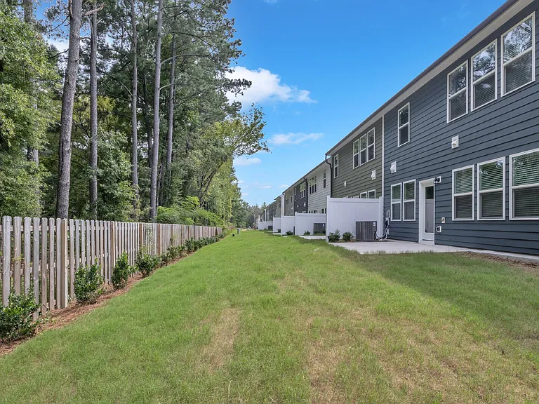 840 McKenzie Park Ter — Photo 39