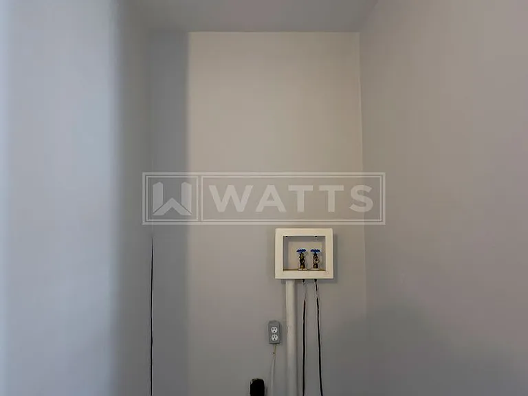 1905 Courtney Dr — Photo 10