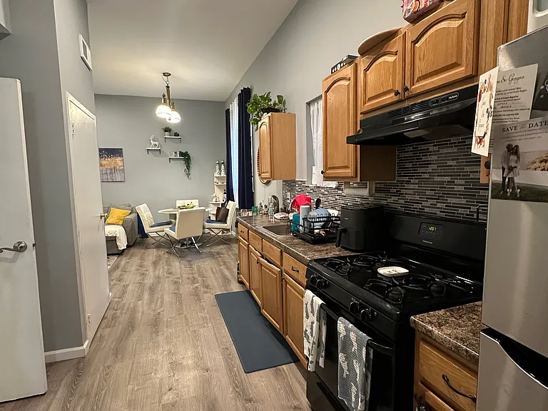 128 Locust Ave #D — Photo 4