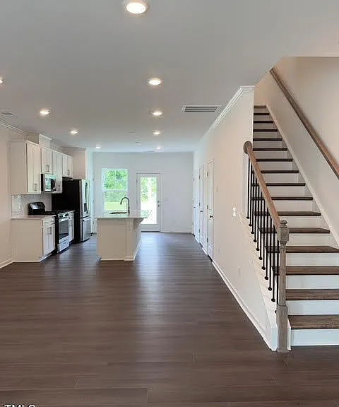 683 Mirkwood Ave — Photo 2