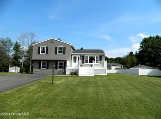 8 Suncrest Dr, Waterford, NY 12188