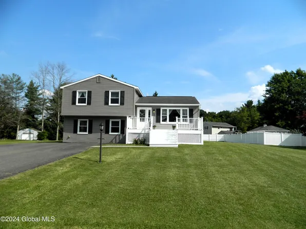 8 Suncrest Drive, Waterford, NY 12188