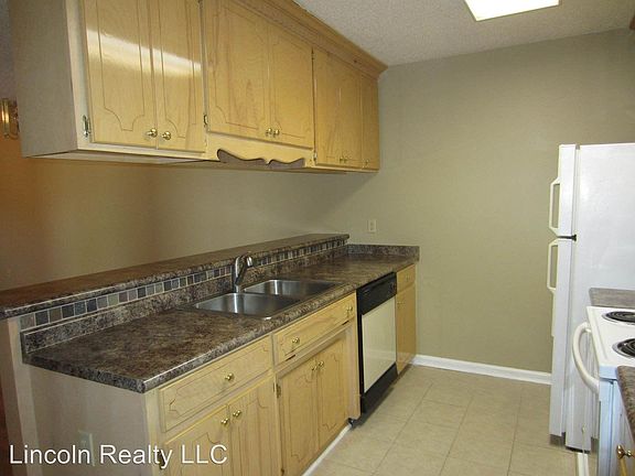 3rd image of 4065 Northlake Dr APT A
