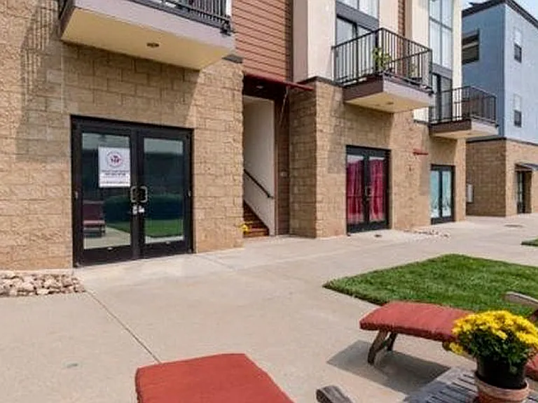 4645 Broadway St #B3 — Photo 16
