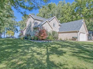 5100 Streich Ln, Oshkosh, WI 54902