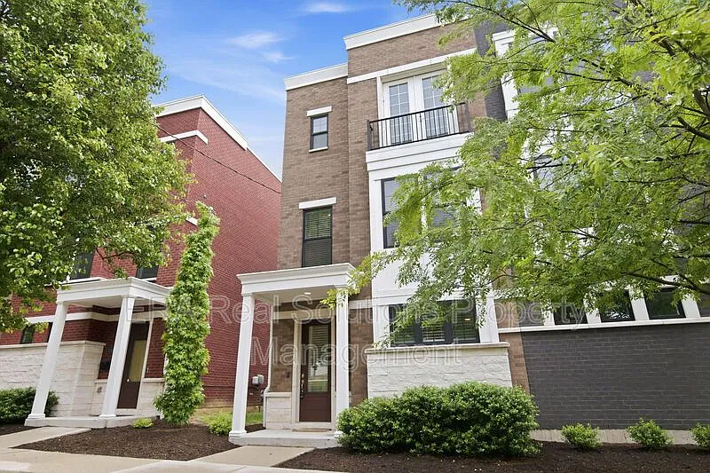 2 bed, 2.5 bath, 2110 sqft, $3,000 — Photo 3