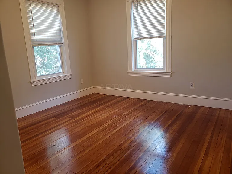 22 Barton St — Photo 11