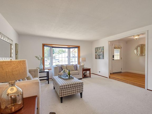 3rd image of 570 Encino Dr