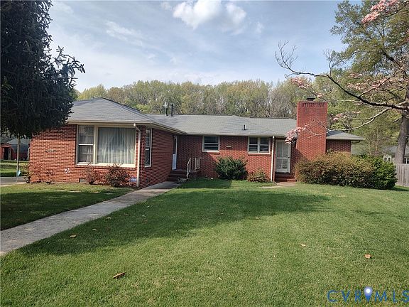 2nd image of 1210 Oakwood Dr